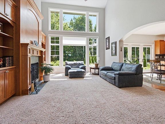 3rd image of 1119 Lakeview Dr