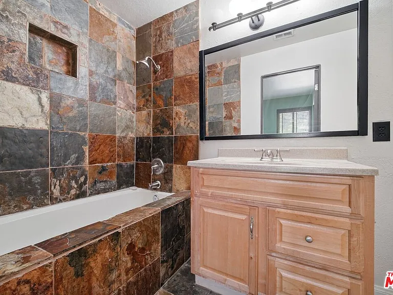 Willowcrest Ln — Photo 23