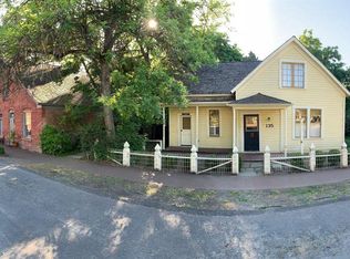 135 S 3rd St, Jacksonville, OR 97530