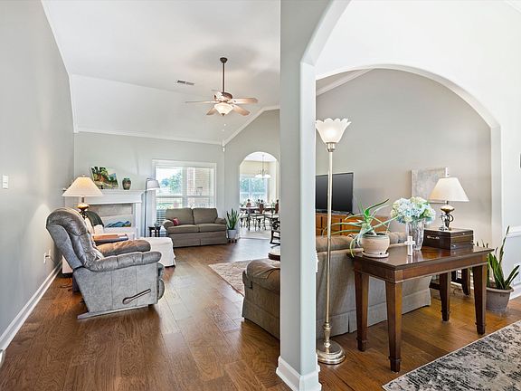 3rd image of 40 Eagle Valley Dr