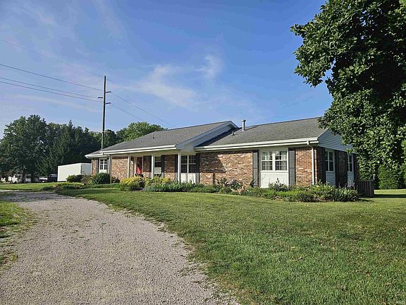 3rd image of 1643 Spruce Dr