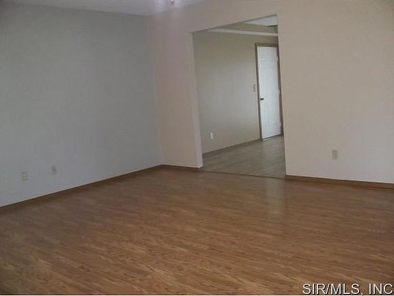 5th image of 1104 Alice Ln