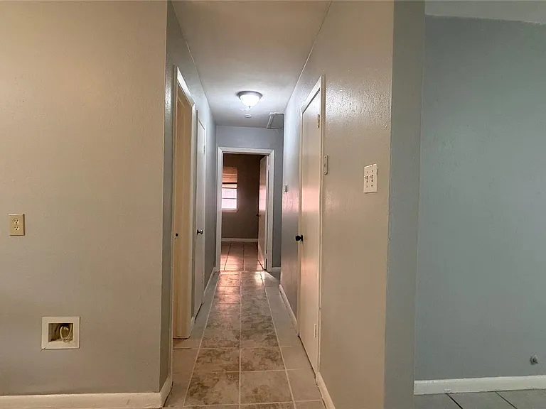 3007 Akard St — Photo 6