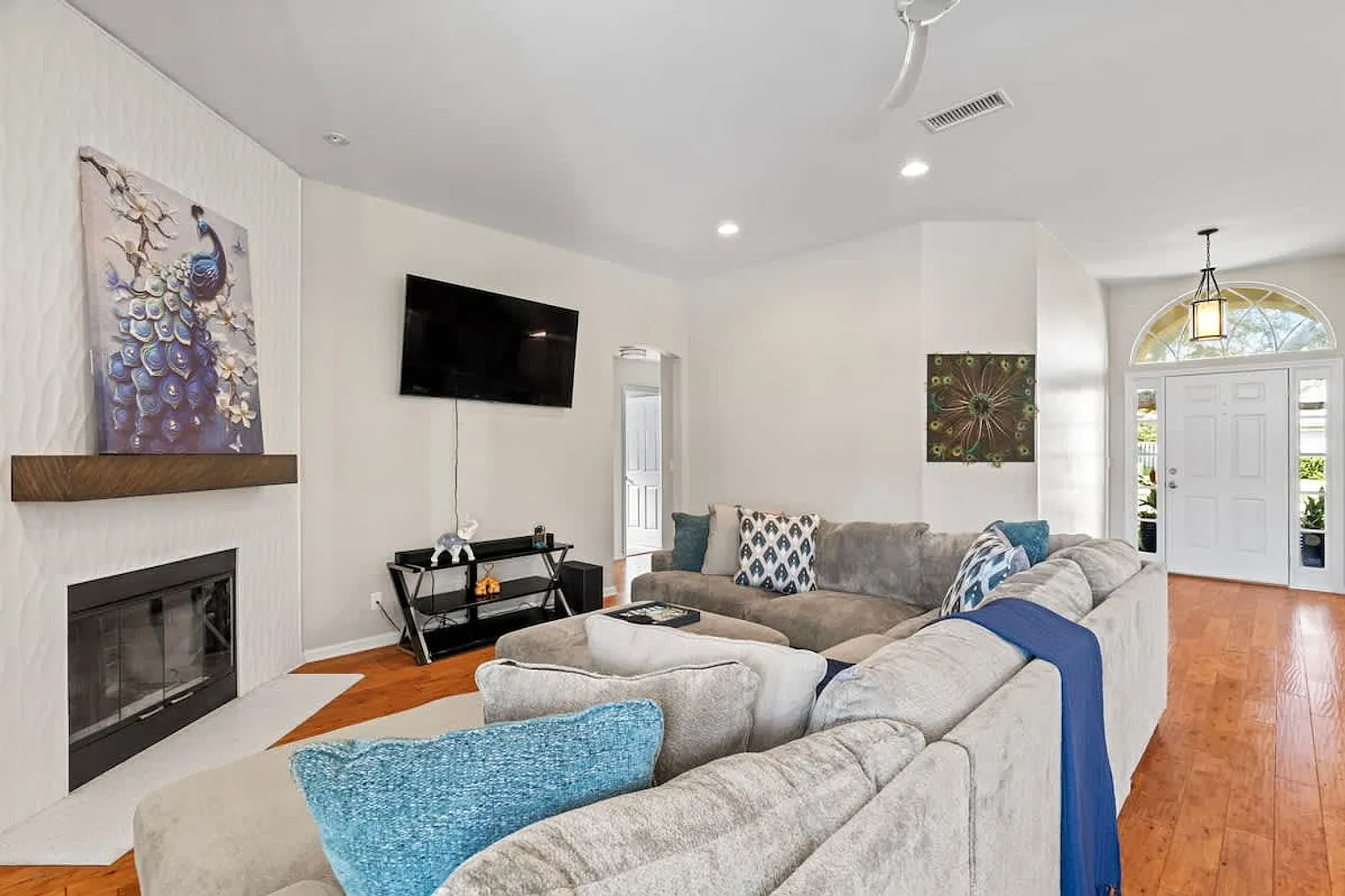 3 bed, 2.0 bath, 2012 sqft, $5,445 — Photo 1