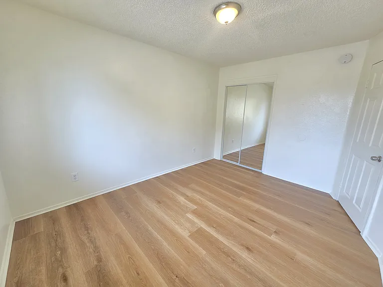 9825 N Loop Blvd #B — Photo 14
