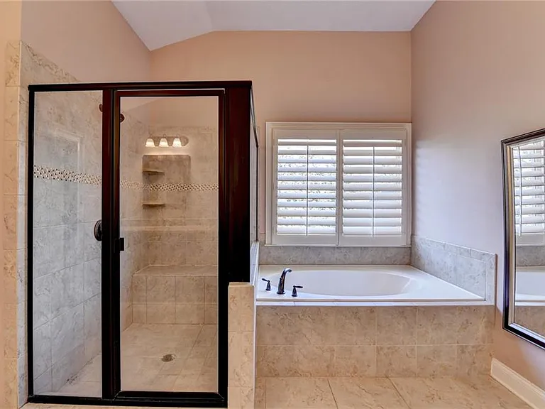 2230 Manor Creek Ct — Photo 24