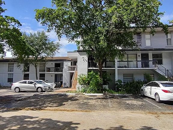 3rd image of 4013 N University Dr #202
