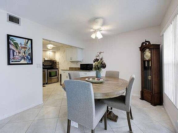 4th image of 103 Wellington #E