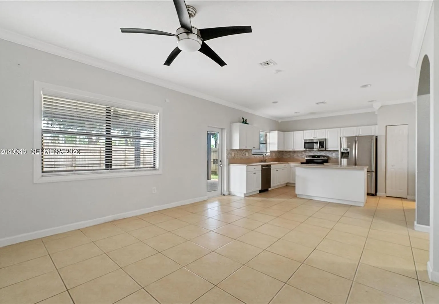 3 bed, 2421 sqft, $3,600 — Photo 4