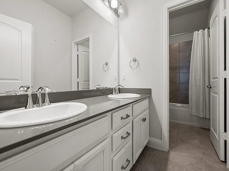 1716 Elise Ln — Photo 32