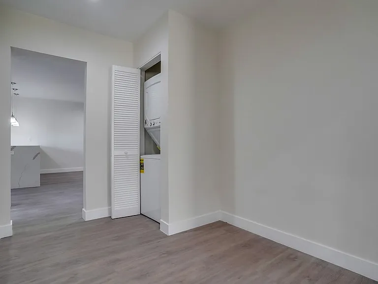 2330 S Corning St — Photo 26