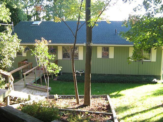 Front view, 113 Hillcrest Dr