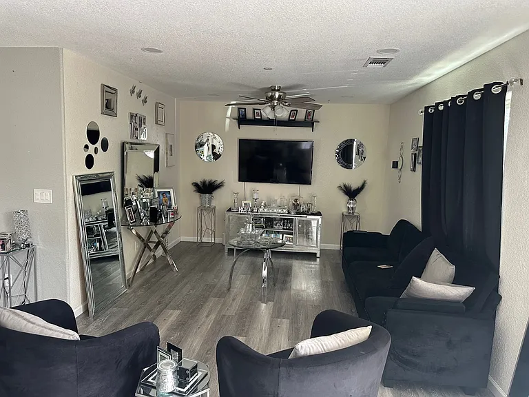 1603 3rd Ave #A — Photo 2