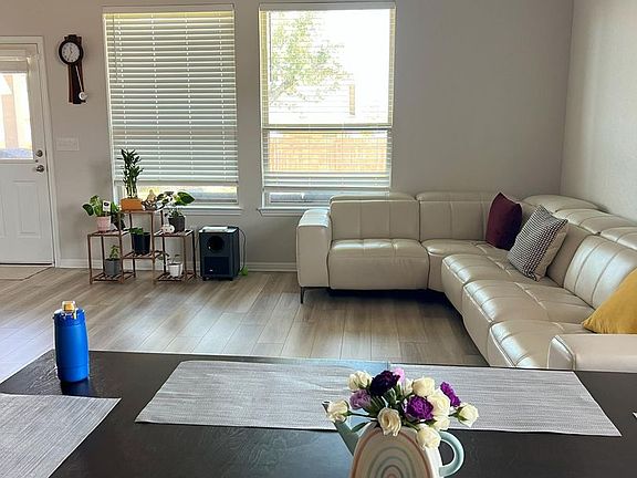 5th image of 100 Petersburg St