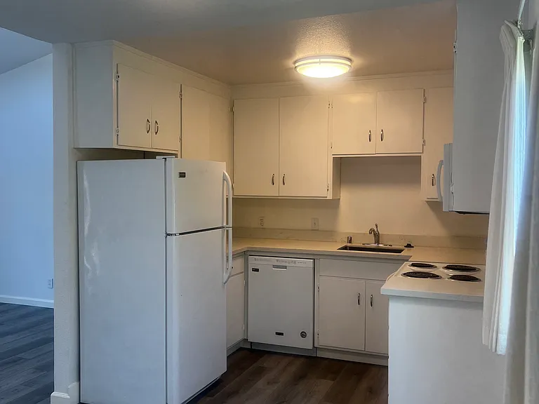 1028 Chula Vista Ave #3 — Photo 4