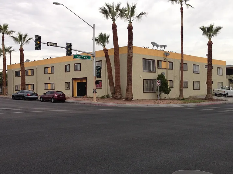 1116 E Ogden Ave #22 — Photo 5