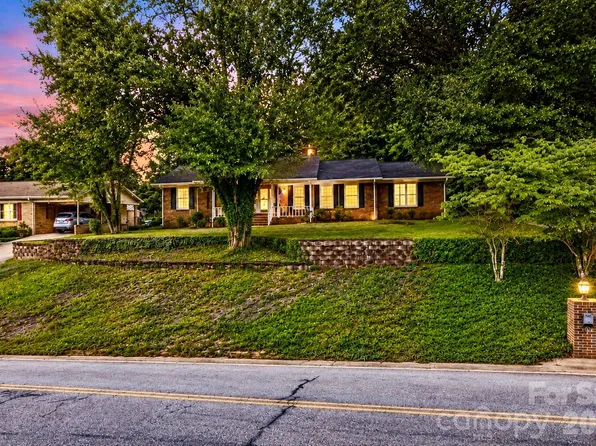 1756 12th Street Dr NW, Hickory, NC 28601