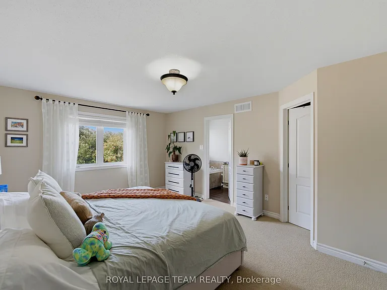 216 Horseshoe Cres — Photo 38