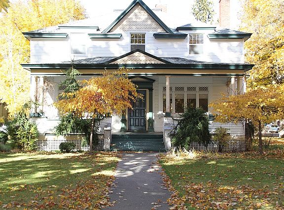 5th image of 140 University Ave