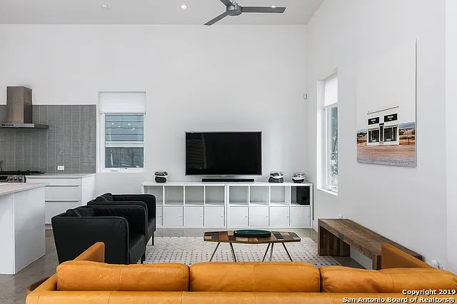 2 bed, 2.5 bath, 1677 sqft, $2,950 — Photo 3