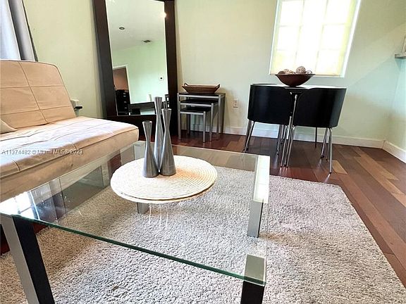 5th image of 815 Euclid Ave APT 11