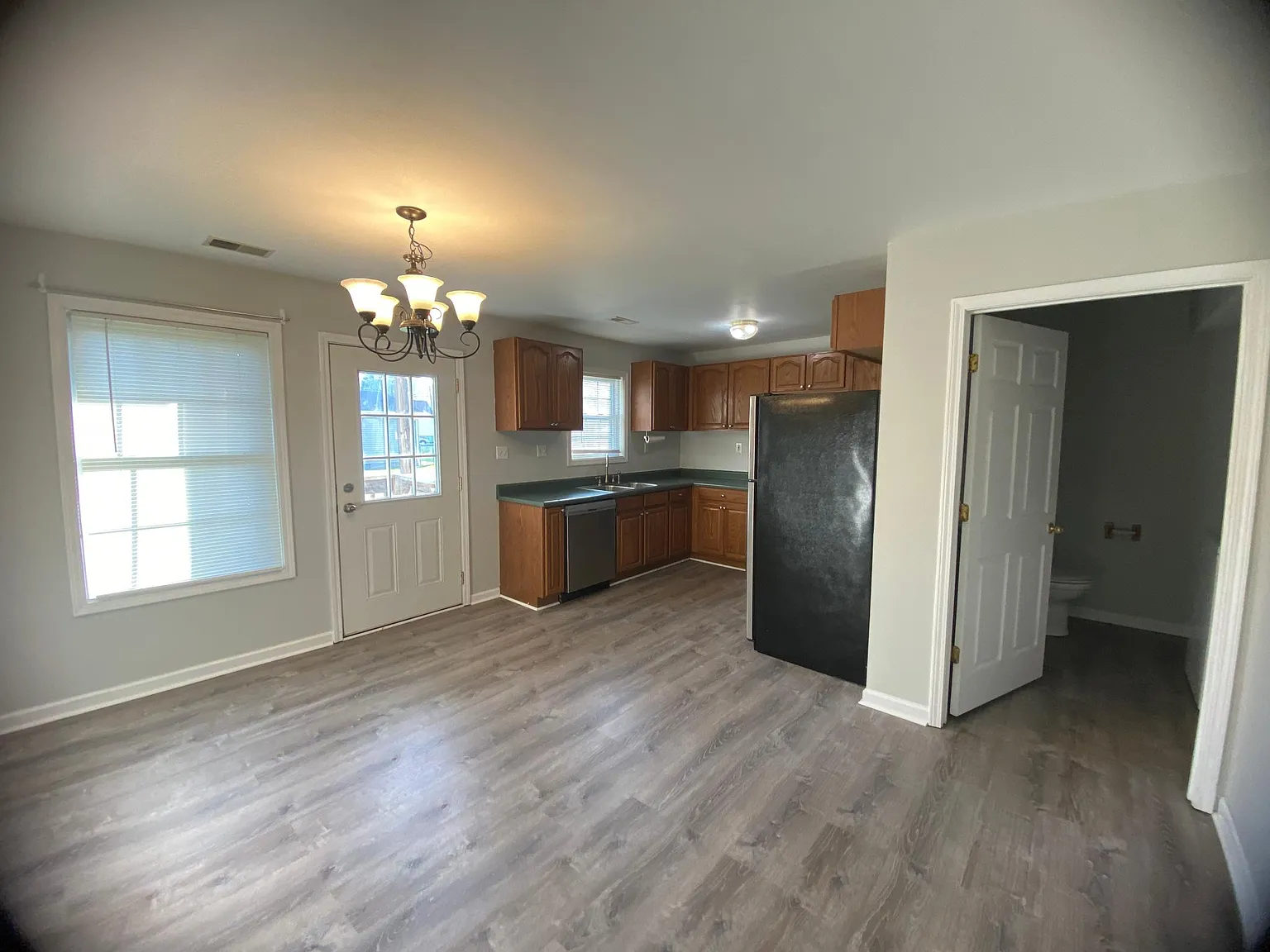2 bed, 1.5 bath, 1200 sqft, $1,150 — Photo 2