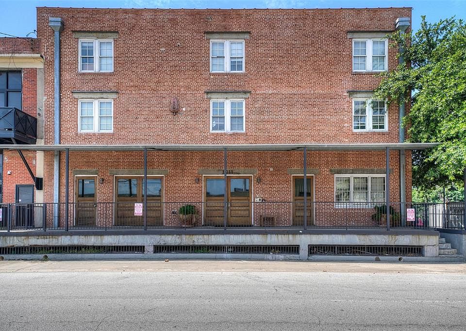 1st image of 1011 Wood St Unit 302