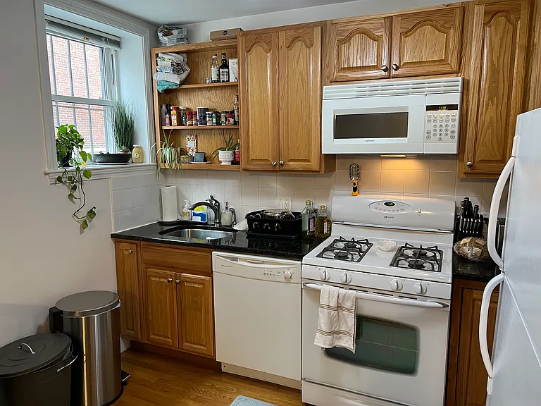80 Sutherland Rd #3AP — Photo 9