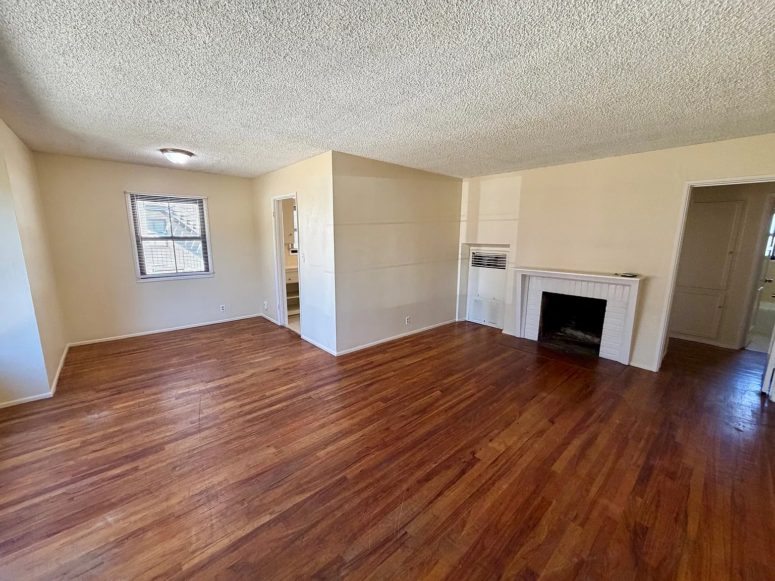 1617 Raymond Hill (621) - 3 — Photo 2