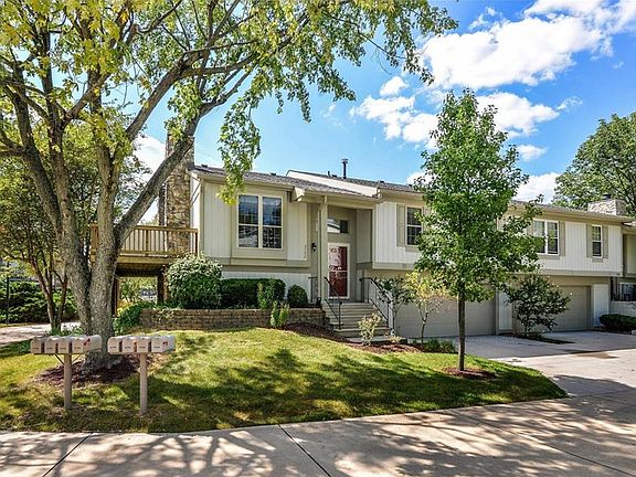 2nd image of 2722 Lakeshire Ln