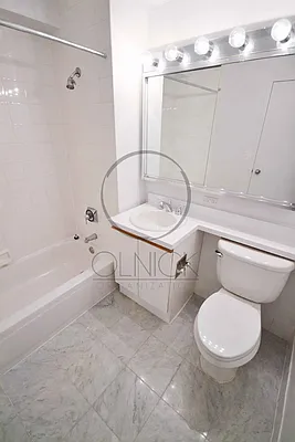 Rented by Olnick Organization | media 35