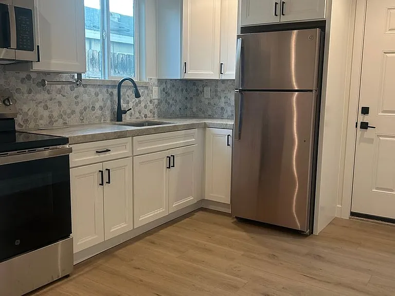 1309 E Mission Ave — Photo 2