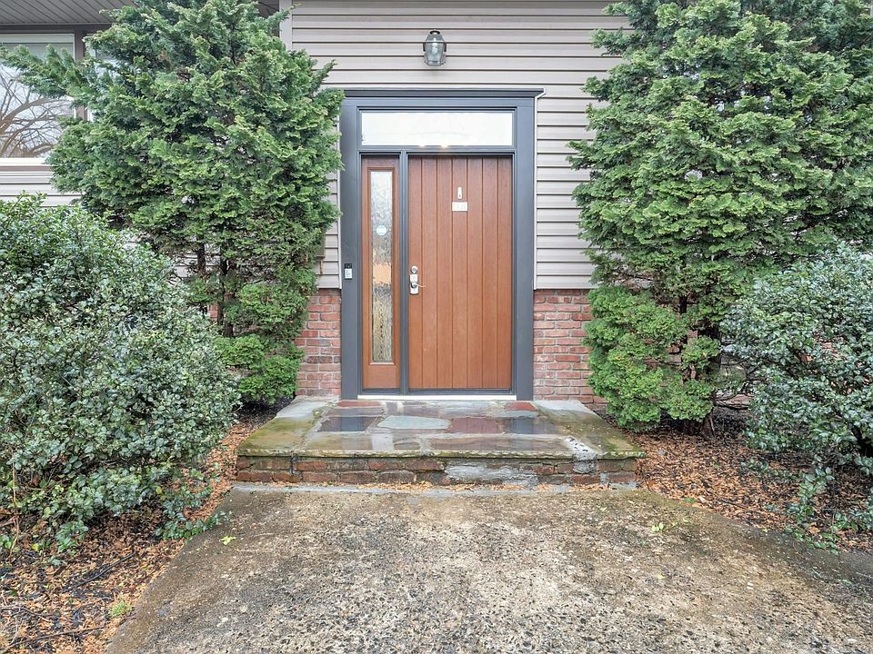 1st image of 12 Oxford Dr
