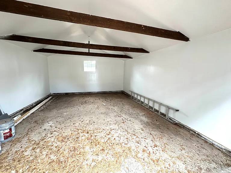 Detached garage