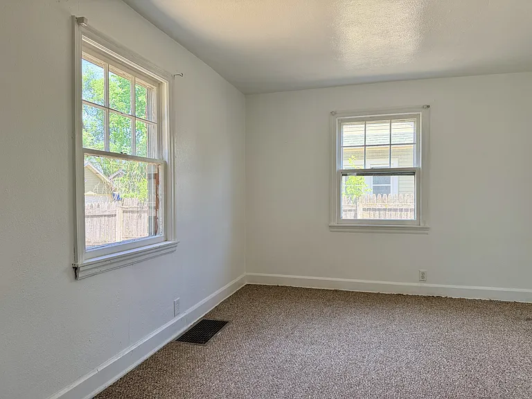 2809 Bildahl St — Photo 5