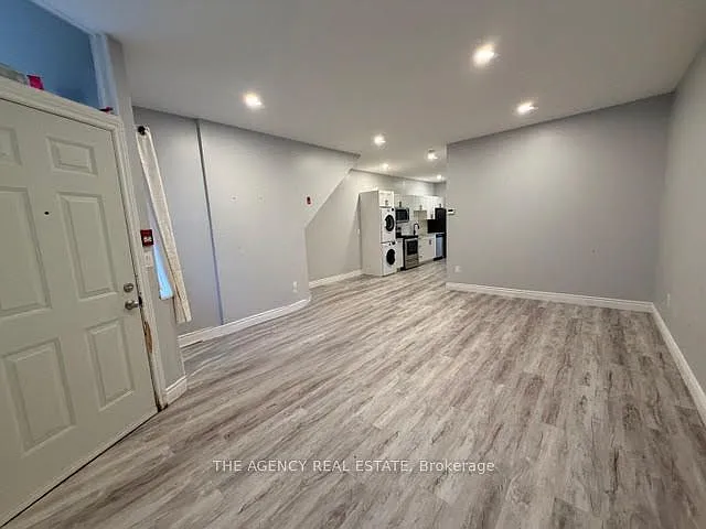 284 Talbot St — Photo 9