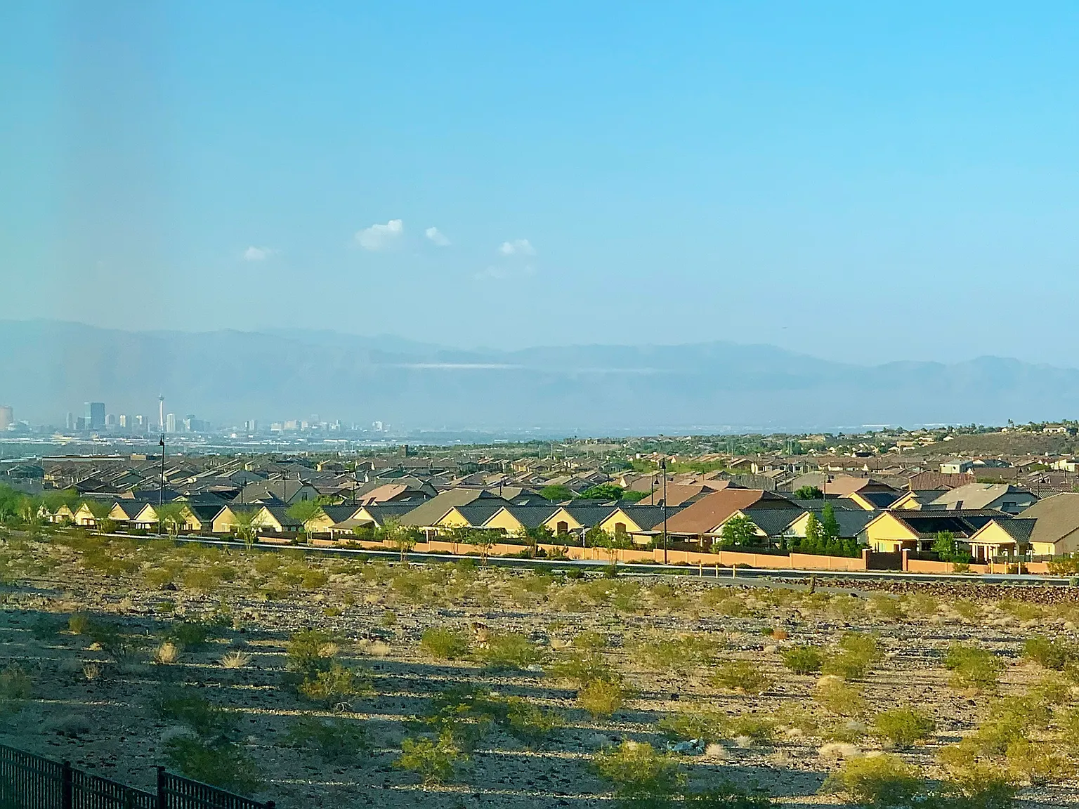 5 bed, 2467 sqft, $2,795 — Photo 3