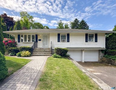 38 Fleetwood Drive, Waterbury, CT, 06706