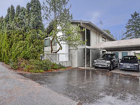 3rd image of 423 99th Ave NE APT 3
