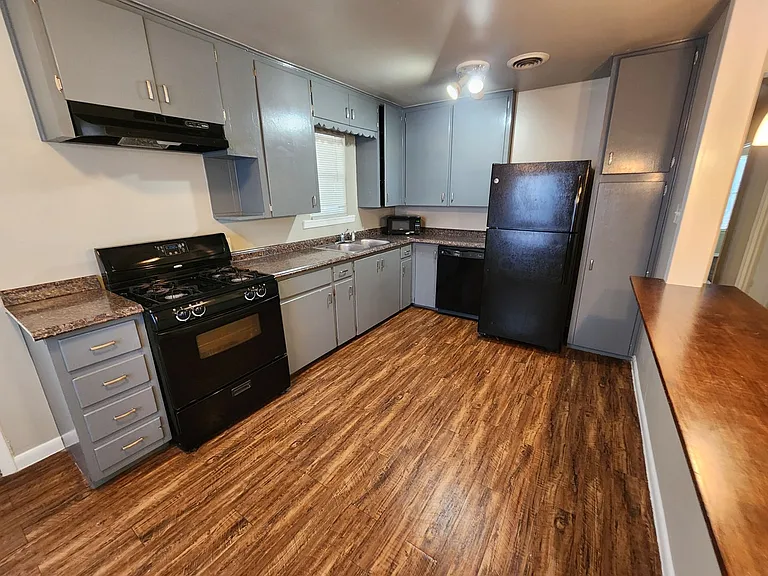 404 Franklin Blvd #A — Photo 19