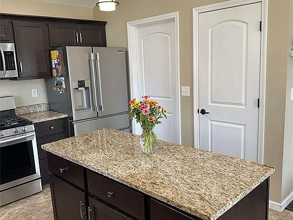3rd image of 4818 River Rock Ln