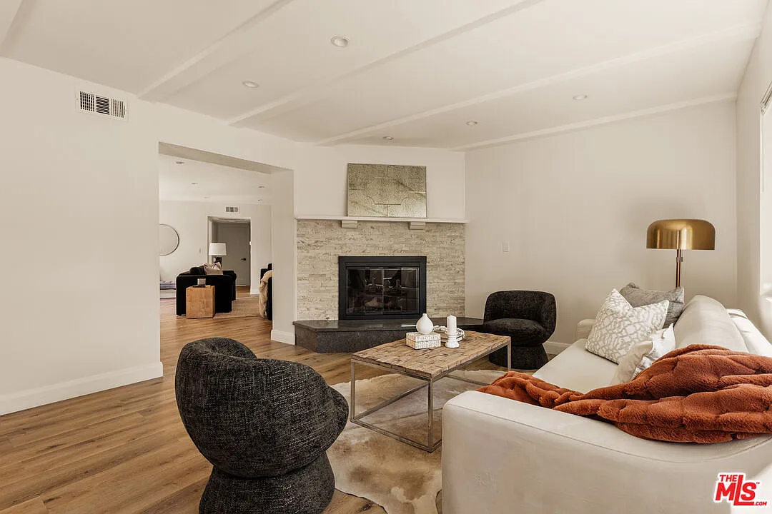4 bed, 2.0 bath, 1847 sqft, $6,200 — Photo 3