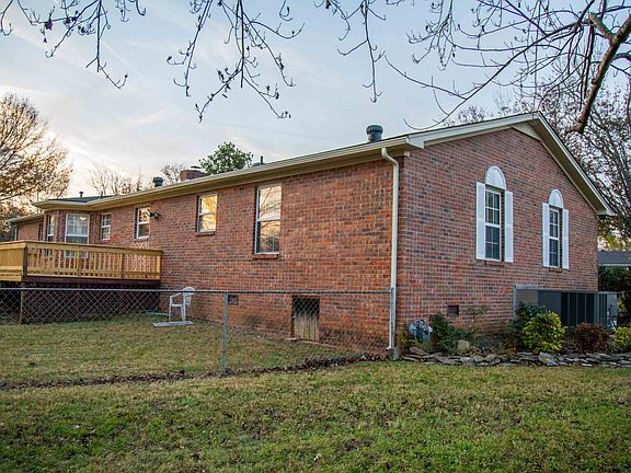 4th image of 103 Hilltop Dr