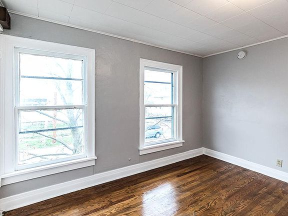 3rd image of 512 Ash St APT 2
