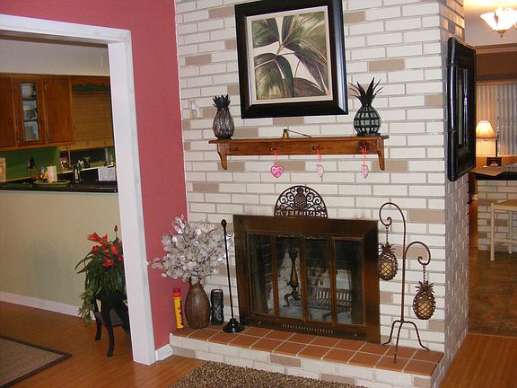 4th image of 10 Wisteria Dr