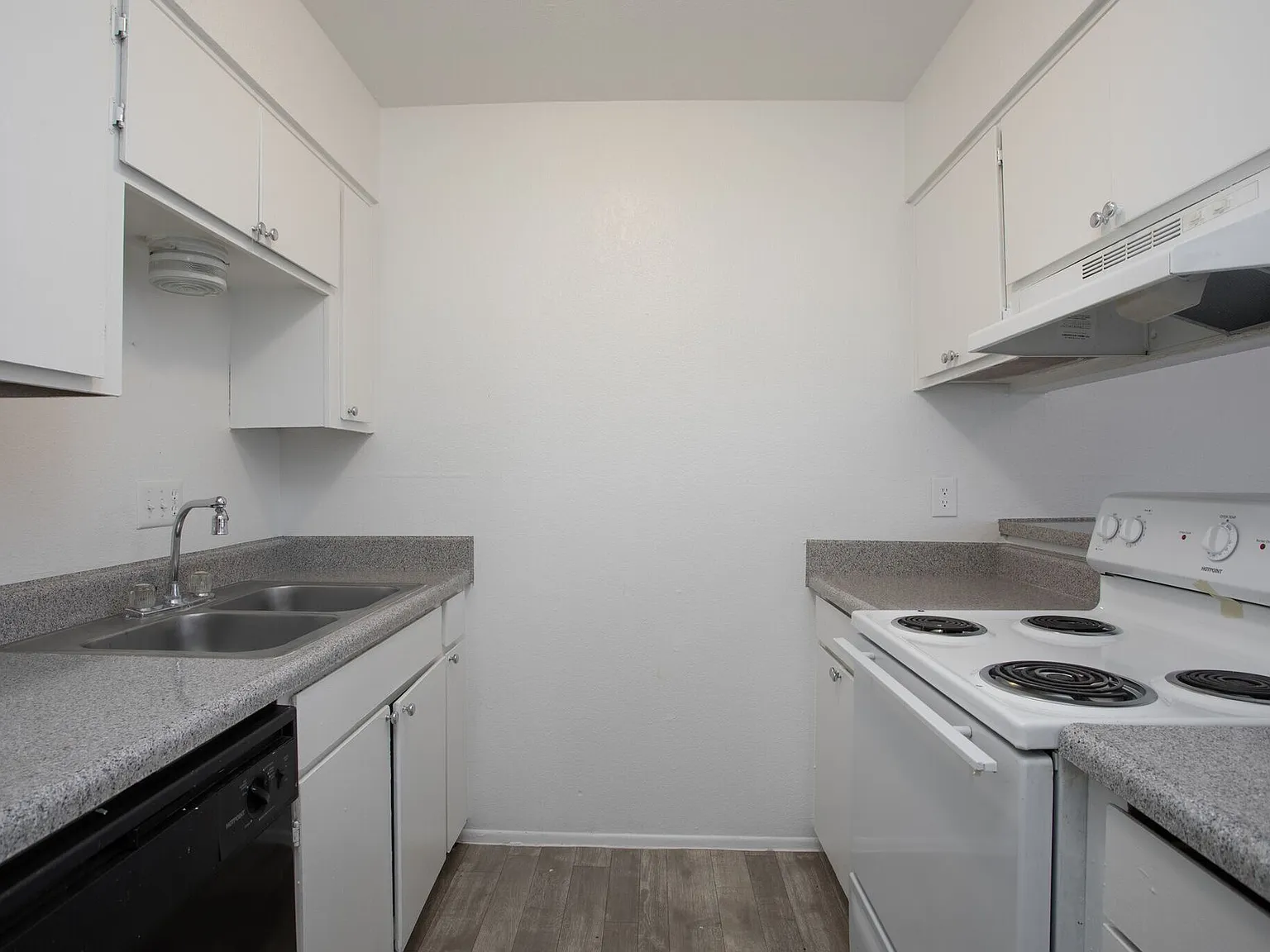 Mountain Lakes Apartments — Photo 3