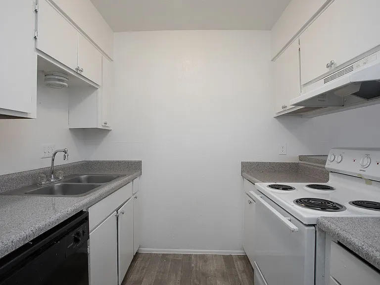 Mountain Lakes Apartments — Photo 3