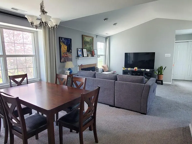 665 Rose Hollow Dr — Photo 6