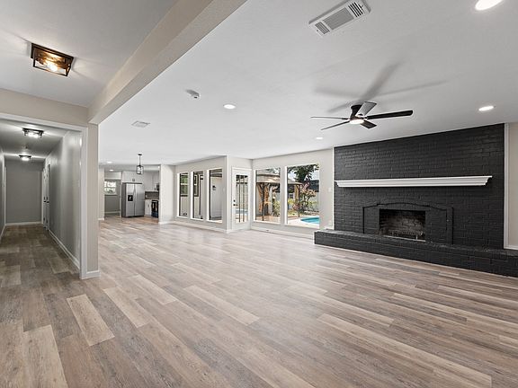 3rd image of 202 Roaring Springs Dr