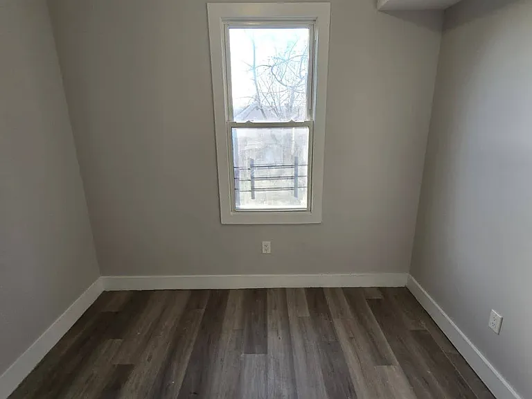 327 S 19th St #3RR — Photo 6